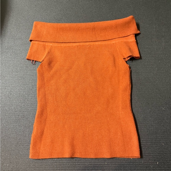 Off-the-Shoulder Ribbed Top in Rust - Picture 4 of 4